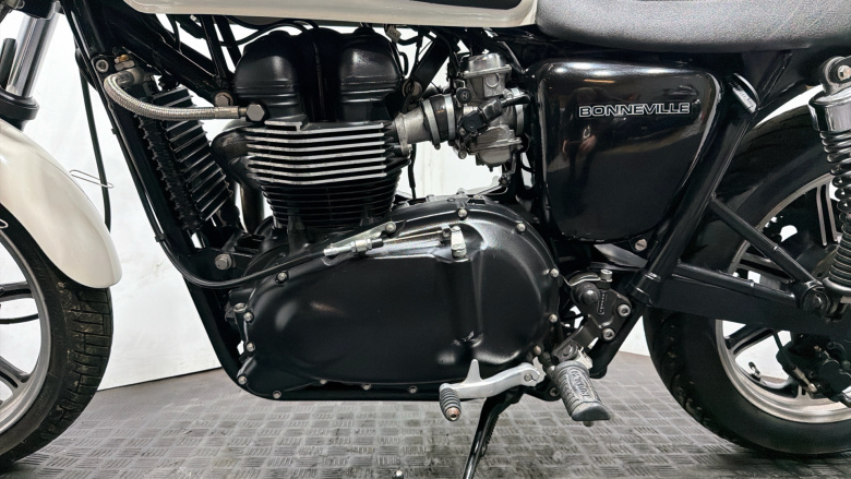 Triumph Bonneville (10MY)